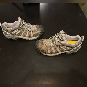 Keen steel toed shoes. Size 9.5